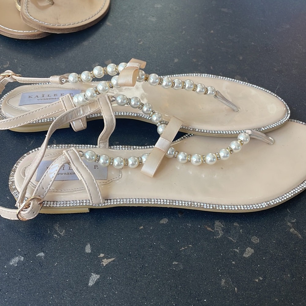 Pearl and Rhinestone sandal - Picture 2 of 2